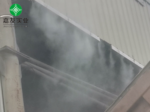 干霧抑塵案例|車輛進出大門這樣降塵——霧簾顯身手 干霧抑塵案例|車輛進出大門這樣降塵——霧簾顯身手