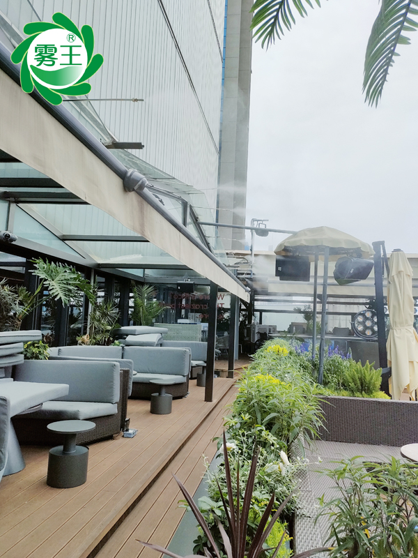 霧王噴霧降溫系統助力酒吧走廊防暑降溫，清涼度夏